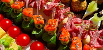 Фуршетный сет с бенто-салатиком на 5-10 персон